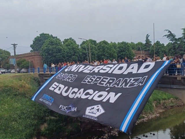 Asamblea interclaustro y clases pblicas en el Paseo de la Salud